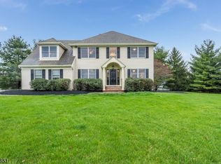 2 Calvin Ct, Flemington, NJ 08822
