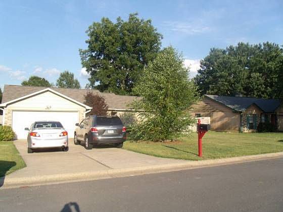 2nd image of 605 Sanders Ln