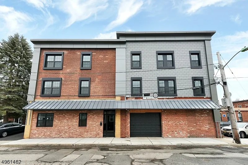 2 bed, 2.0 bath, 1350 sqft, $3,500 — Photo 1