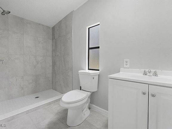 5th image of 671 Bennett Ave