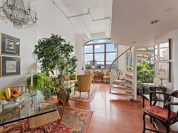 4th image of 5850 Center Ave #512