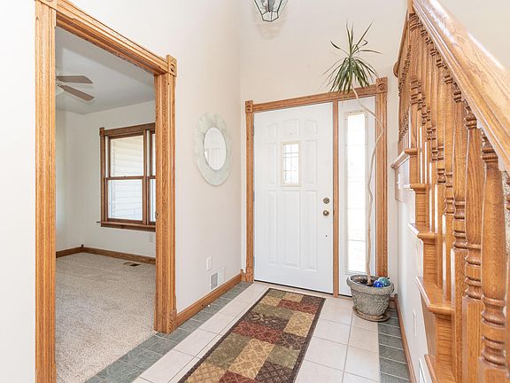 5th image of 328 Bernard St