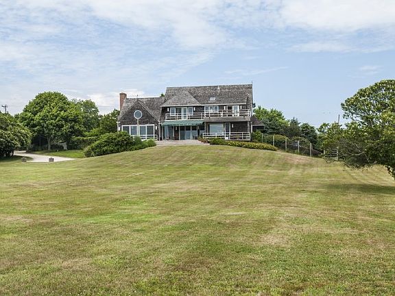 3rd image of 161 E Lake Dr