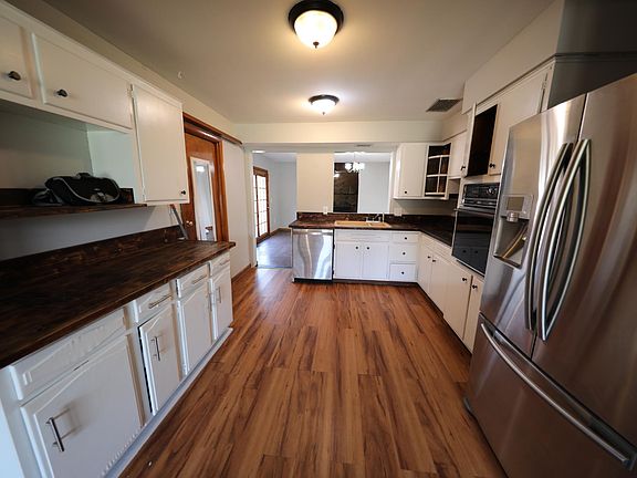 2nd image of 4036 Columbia St