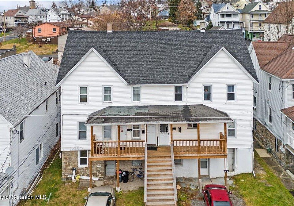 1st image of 212 E Elm St