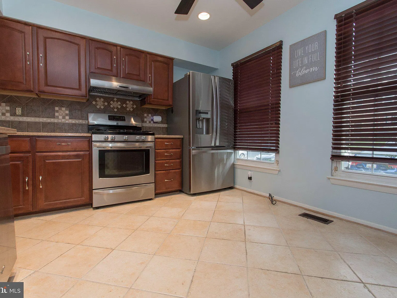 3 bed, 2.5 bath, 2280 sqft, $2,750 — Photo 4
