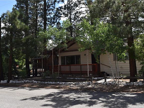 5th image of 700 Meadow Ln