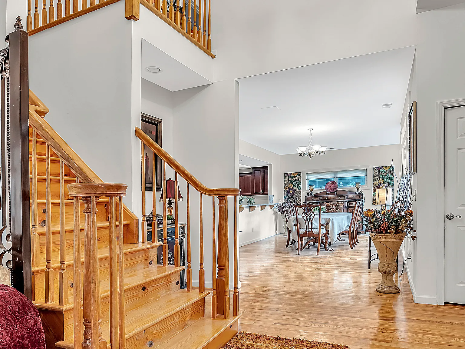 5 bed, 3353 sqft, $7,100 — Photo 2
