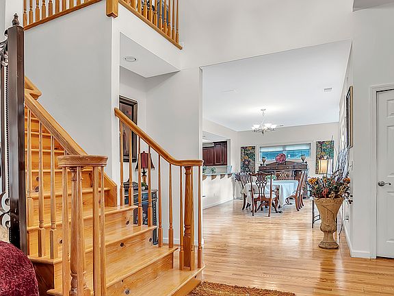 2nd image of 8 Mary Ct