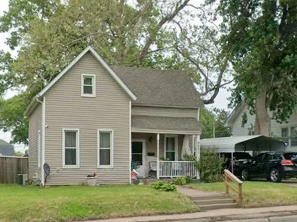 2031 N Division St, Davenport, IA 52804