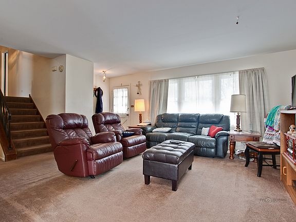 5th image of 406 W Kingsbury Dr