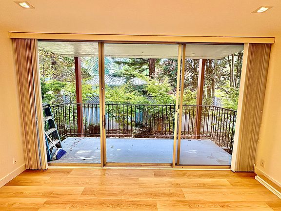 4th image of 2 Clark Dr Suite 120