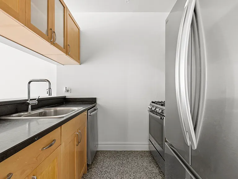 401 E 60th St #5J — Photo 5