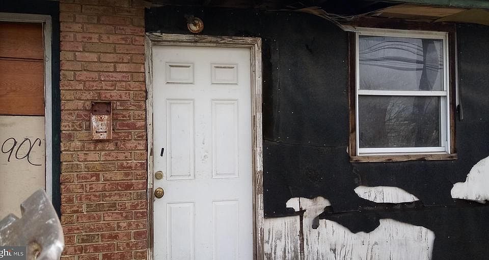 2nd image of 1024 6th St
