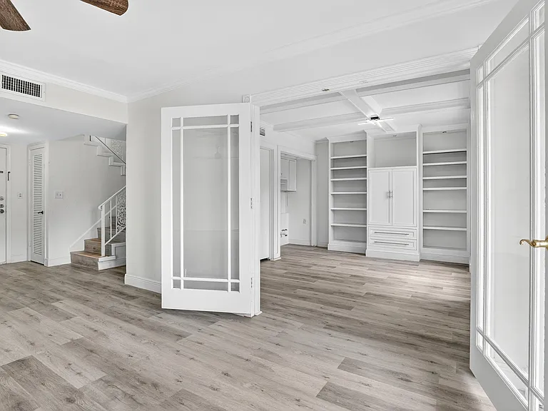 495 SE 8th St #242 — Photo 37