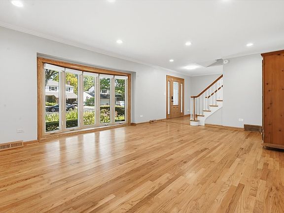 3rd image of 175 Selwyn Ln