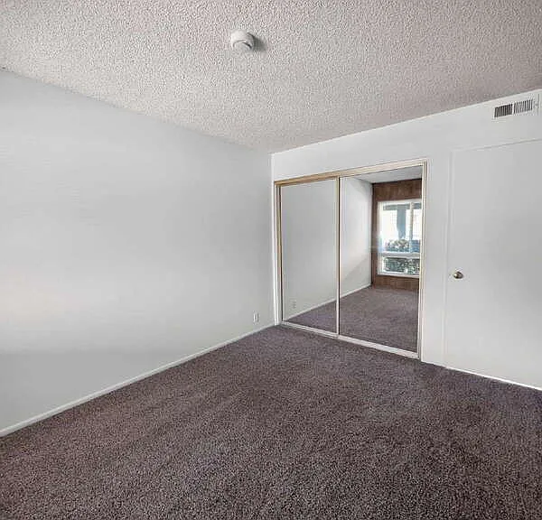 4459 Avenida Granada — Photo 10