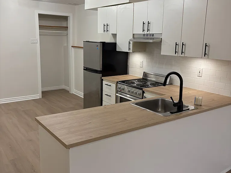 102 Turnberry Cres #LOWER — Photo 5
