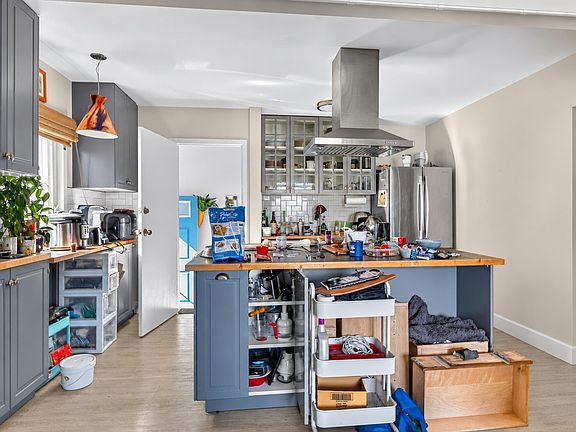 4th image of 10548 40th St NW