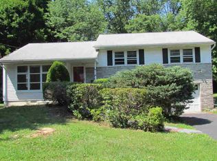 18 Stephanie Ln, Poughkeepsie, NY 12603