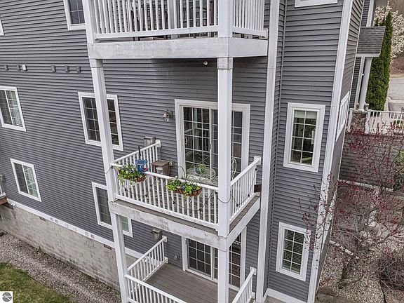 3rd image of 1420 Forest Park Dr