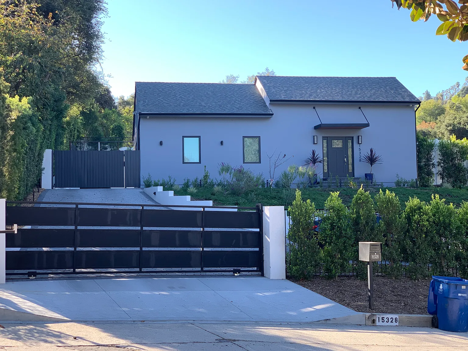 15328 Rayneta Dr — Photo 2