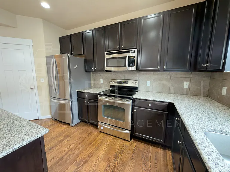 7356 Big Prairie Ct — Photo 8