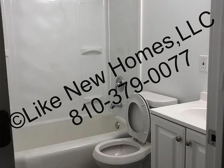 3702 Whitney Ave — Photo 12