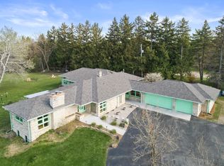 3280 Pilgrim Rd, Brookfield, WI 53005