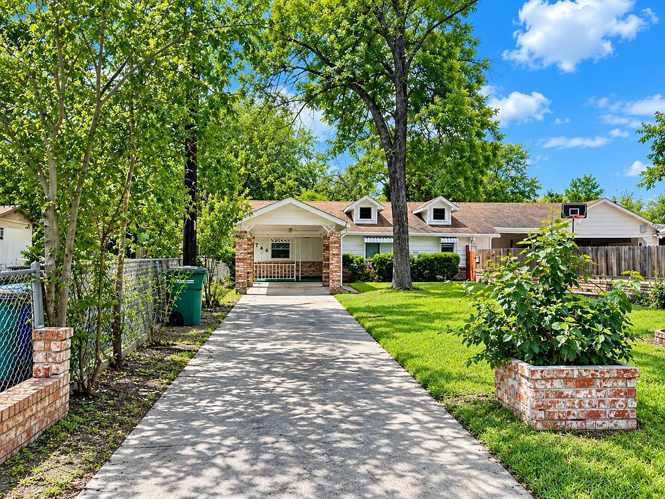 746 Gulf St