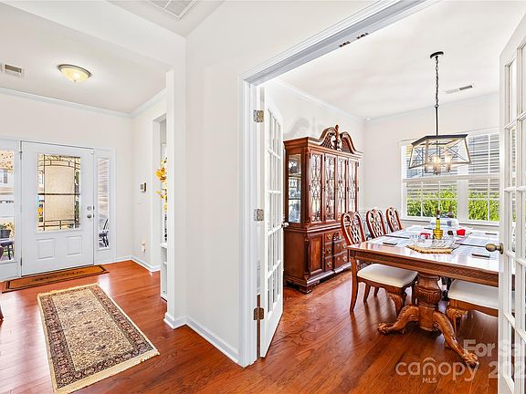 5th image of 137 Chertsey Dr