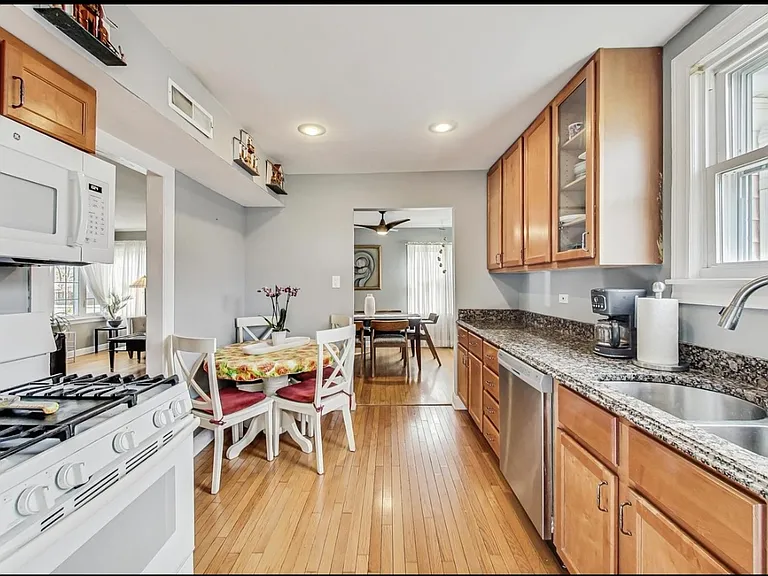 65 E Medill Ave — Photo 5