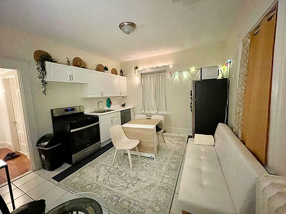 5th image of 81 College Ave #1R