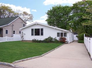 17 Powell Ave, Farmingville, NY 11738