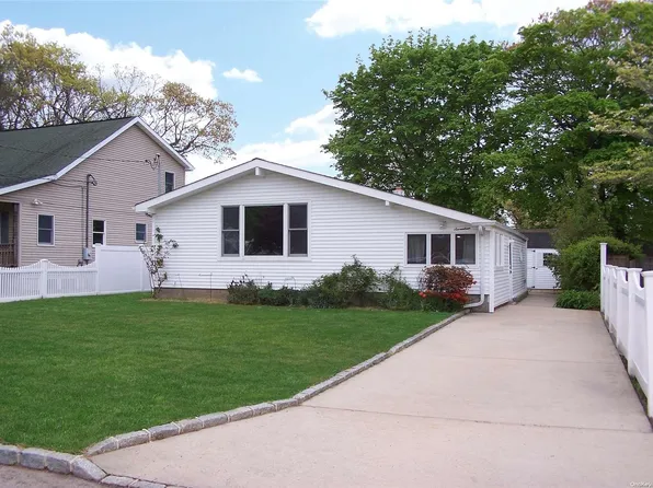 17 Powell Avenue, Farmingville, NY 11738