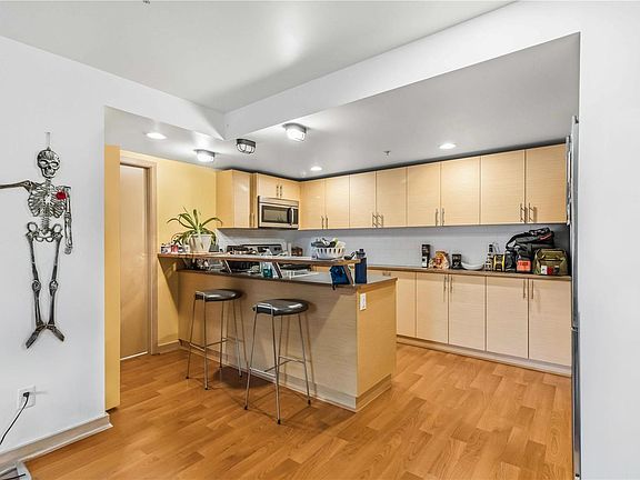 3rd image of 787 Tyee Rd #304