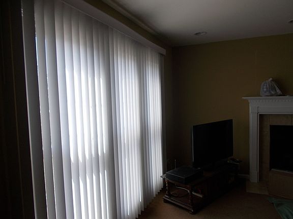 3rd image of 1N727 Evergreen Ave