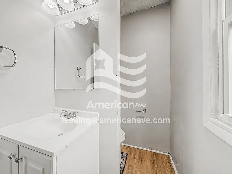 985410_015_bathroom_15.jpg