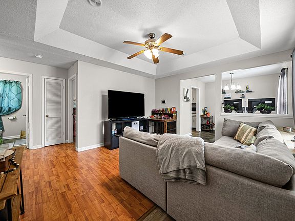 5th image of 566 Lorie Ln