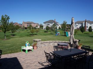 27 Glacier Cir, South Barrington, IL 60010