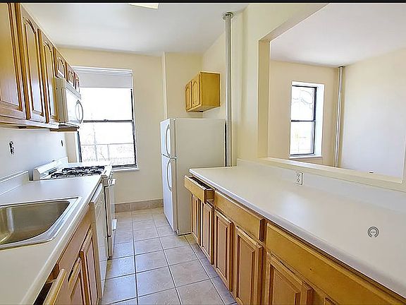 4th image of 401 Edgecombe Ave APT D5