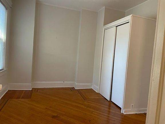 5th image of 76 Montague Pl Unit 1