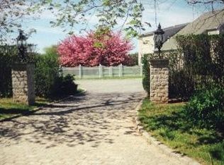114 Newlight Ln, Water Mill, NY 11976