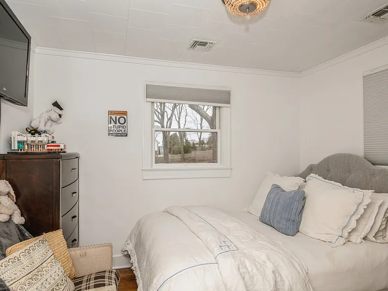 38 Parkway Dr — Photo 7