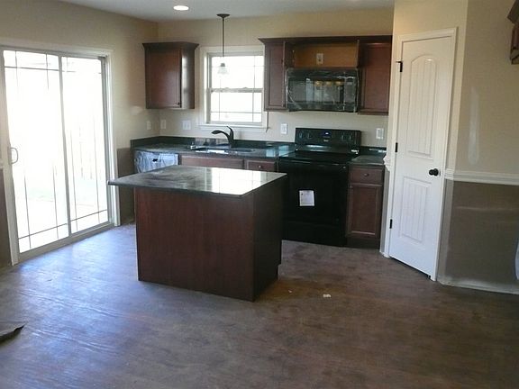 3rd image of 732 Cerons St Lot 186