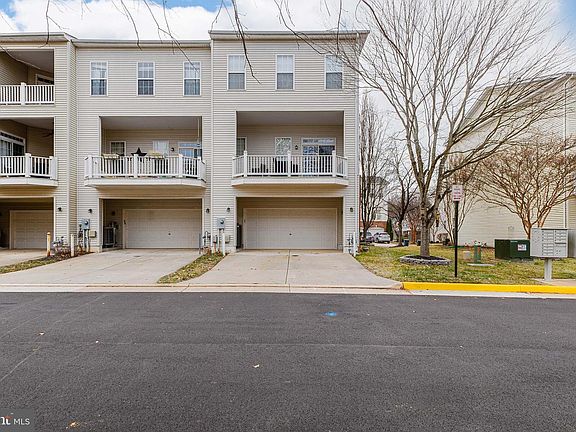 3rd image of 15922 Greymill Manor Dr