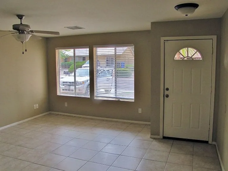 823 Plaza Encanto — Photo 5