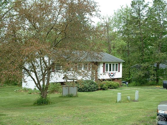3rd image of 47 Oak Leaf Drive