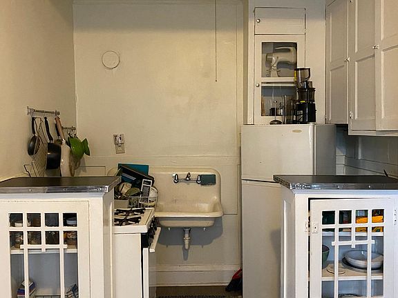 5th image of 2500 Emerson Ave S #2