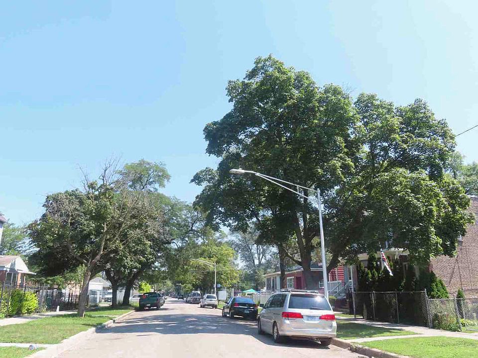 2nd image of 4834 W Huron St